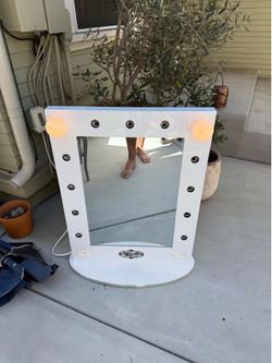Vanity mirror