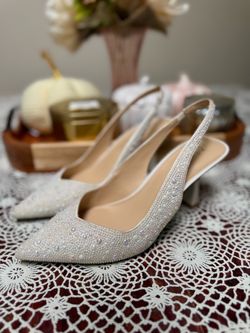 Betsey Johnson Clark White Pearl Beaded Pumps Size 7