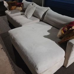 Beautiful sectional couch 🛋️ very clean