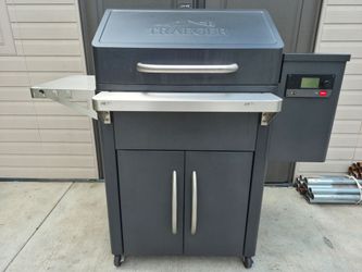 Traeger Silverton 620 smoker