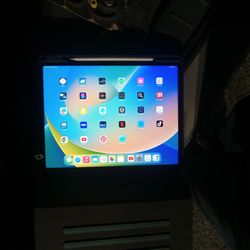 5th Gen 512gb IPad Pro With Ipencil