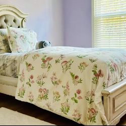 Twin Bed  By Ashley Furniture/ Individual Bed
