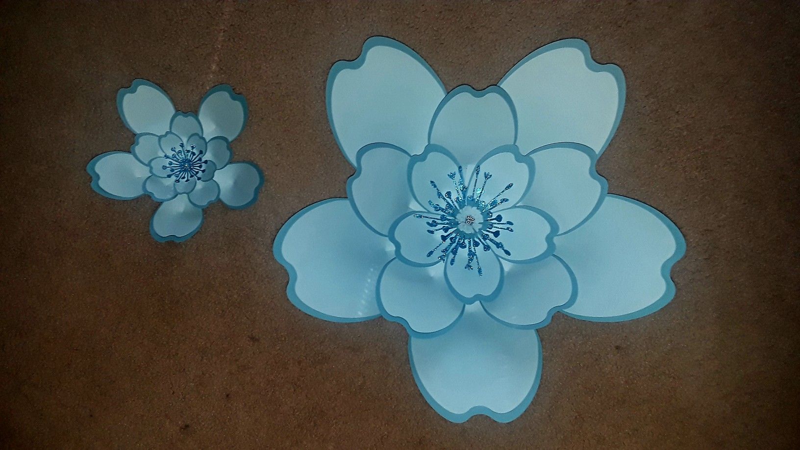 Set of 8 cardstock paper flowers