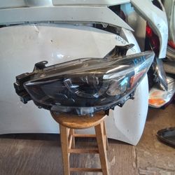 2015 - 2016 Mazda Cx5 Left Headlight 