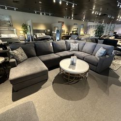 3PC Sectional With Chaise 