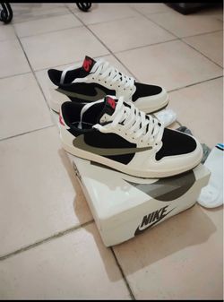 Travis Scott dunks low