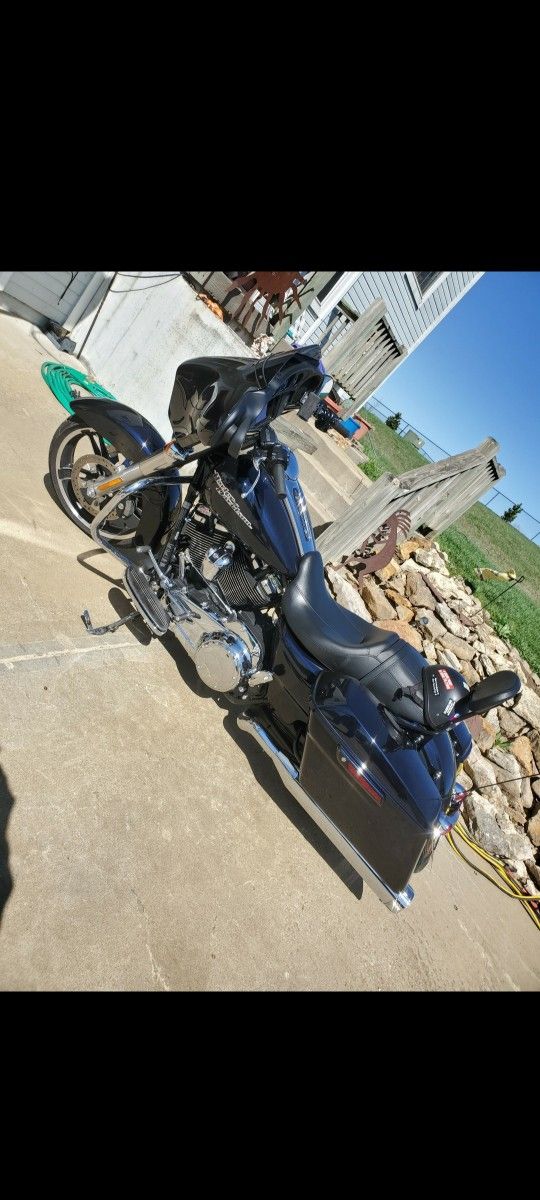 2019 Harley Davidson FLHX