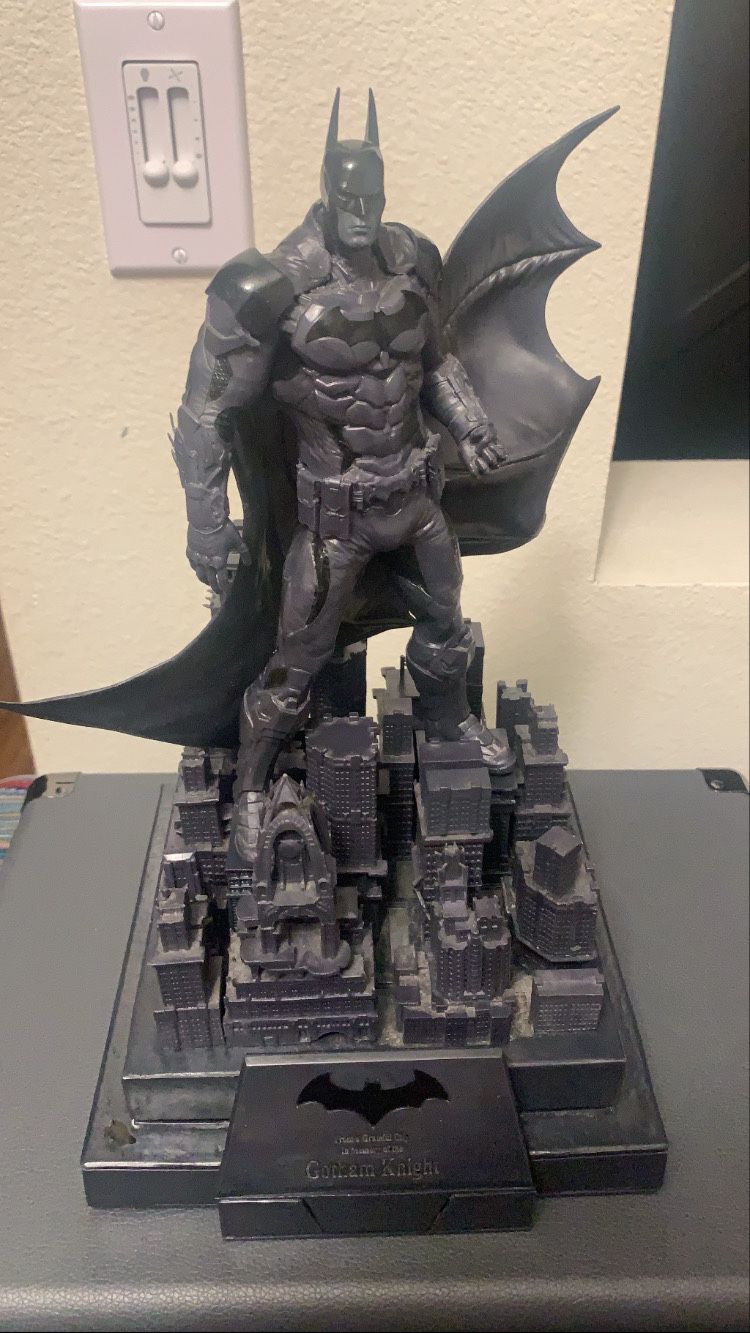 Batman 12” Statue