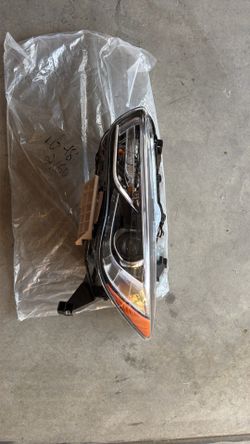Infiniti QX60 headlight. Driver side.