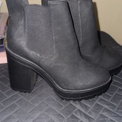 Women’s Short Boots  Size 9 