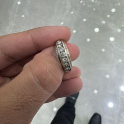 10k White Gold Ring With Round Cut Brilliant Diamonds