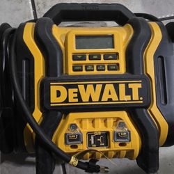 DXAEPS14 DEWALT 2000W AIR COMPRESSOR/BATTERY JUMPER 