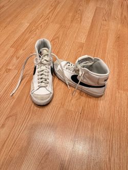 Nike Blazer Mid ’77 White/Black High-Top Sneakers – Youth Size 6Y – Used