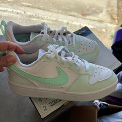 Boys Nikes Size 4.5youth