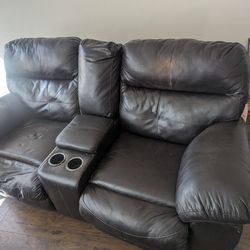 Leather Couch. Great Condition !?
