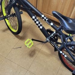 Huffy Decay 20" BMX Bike