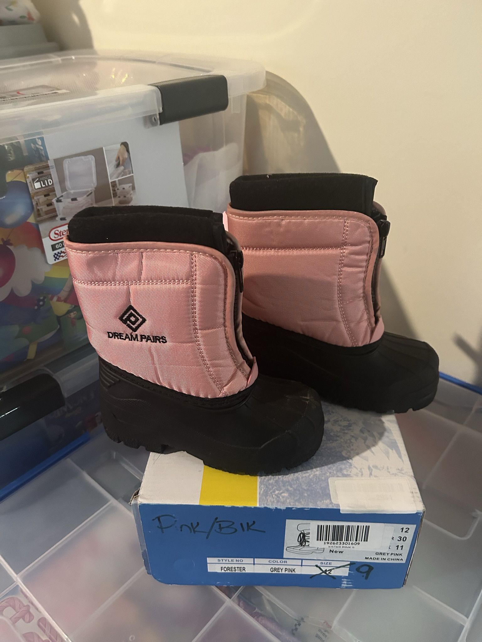 DREAM PAIRS Boys Girls Waterproof Winter Snow Boots - Size 9 - Black & Pink