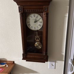 Howard Miller 3 Chimes Clock 