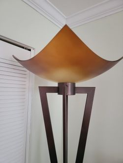 FLOOR LAMP