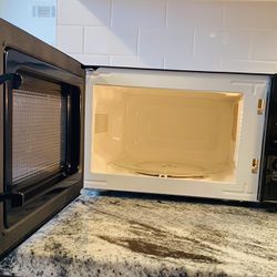 Mainstays 0.7 Cu ft Countertop Microwave 