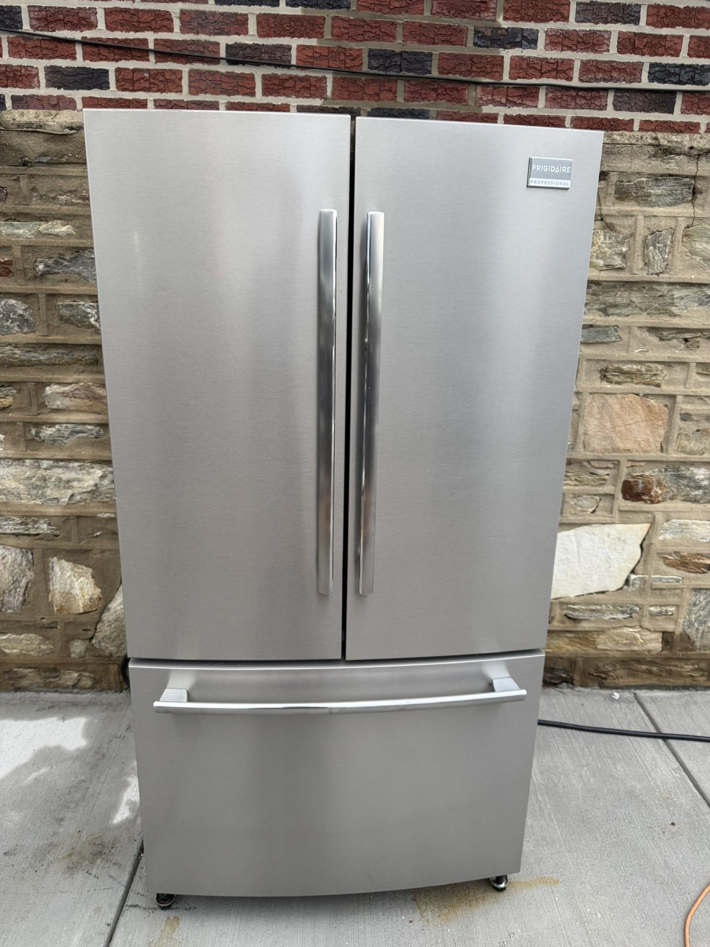 Frigidaire Fridge 36x27x68 Good Conditions 