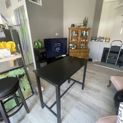 Dining  Table 