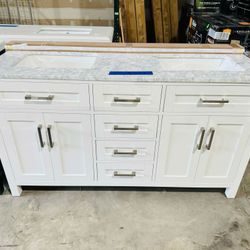 Beautiful Bathroom Vanity in White Shaker “60” double sink, Soft Close Solid Wood, 4 drawers and 2 doors and modern handles with Marble Top in Carrara