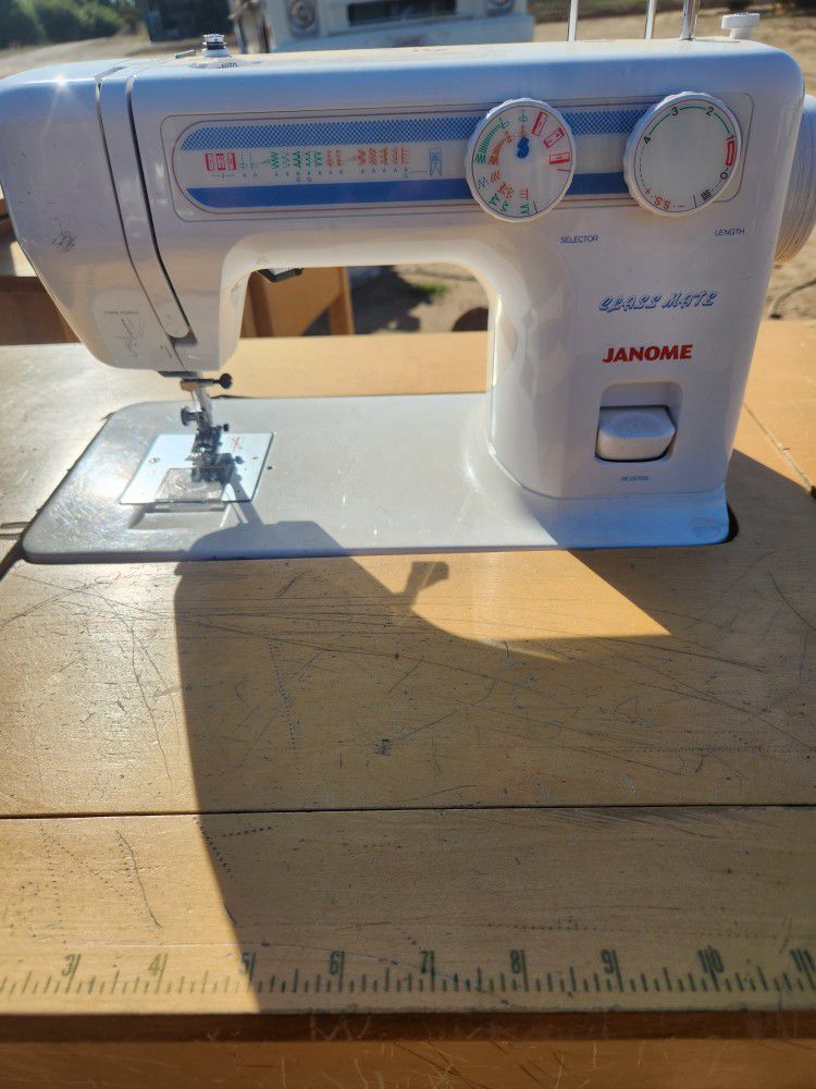 Janome S750 Sewing Machine