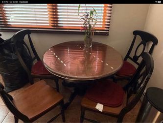 Kitchen table with 4 chairs