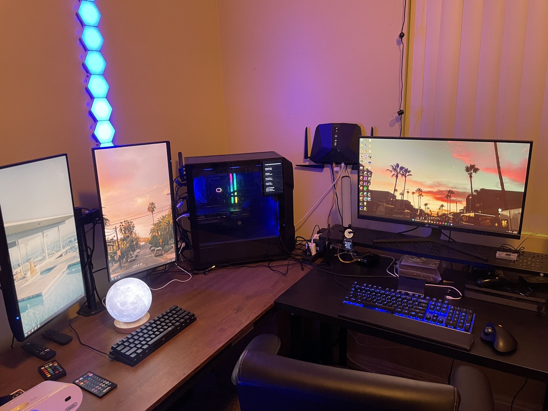 PC i7 Intel, 4070 Ti Super, w/ Screens And Peripherals.