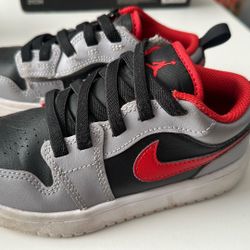 Little Kid Jordan Air Retro Size 13c