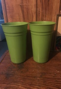 2 green cups