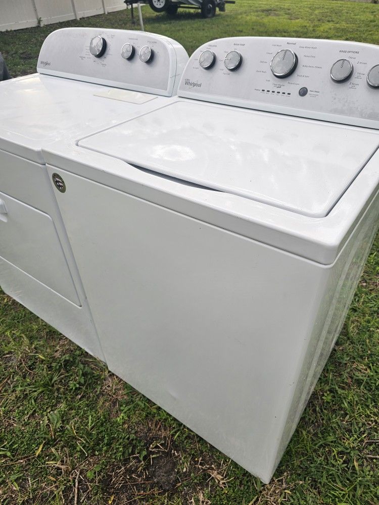 WHIRLPOOL SUPER CAPACITY WASHER AND DRYER MATCHED SET - FREE DELIVERY AND INSTALLATION