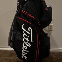 Titlist (Cart 15) Golf Bag. (great Condition)