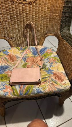 URBAN EXPRESSIONS, SOFT PINK LEATHER CROSSBODY PURSE