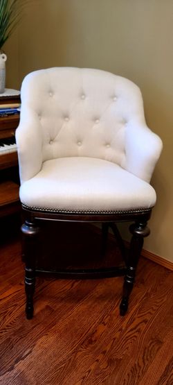4 beautiful well made swivel bar chairs