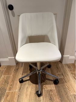 White leather adjustable desk chair. Adjusts from 17” to 22” from floor. Seat width approximately 19”