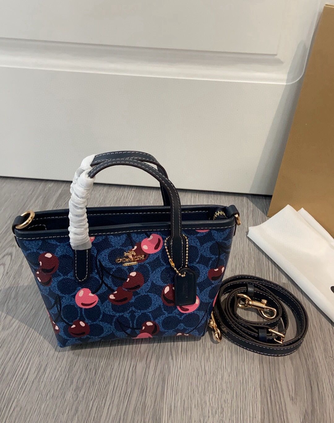 Fashionable Shoulder Bag