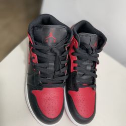 Jordan Mid 1s