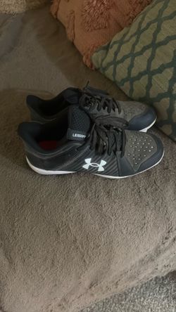 Boys size 6y underarmour cleats