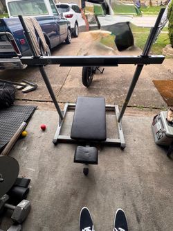 Vertical leg press