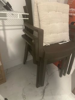 (3) chairs with 2 cushions