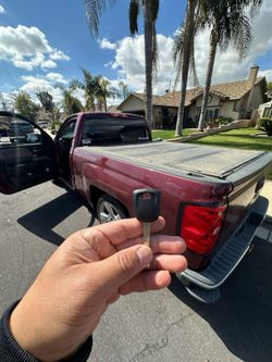 Car Keys N Remotes/ Llaves Con Control