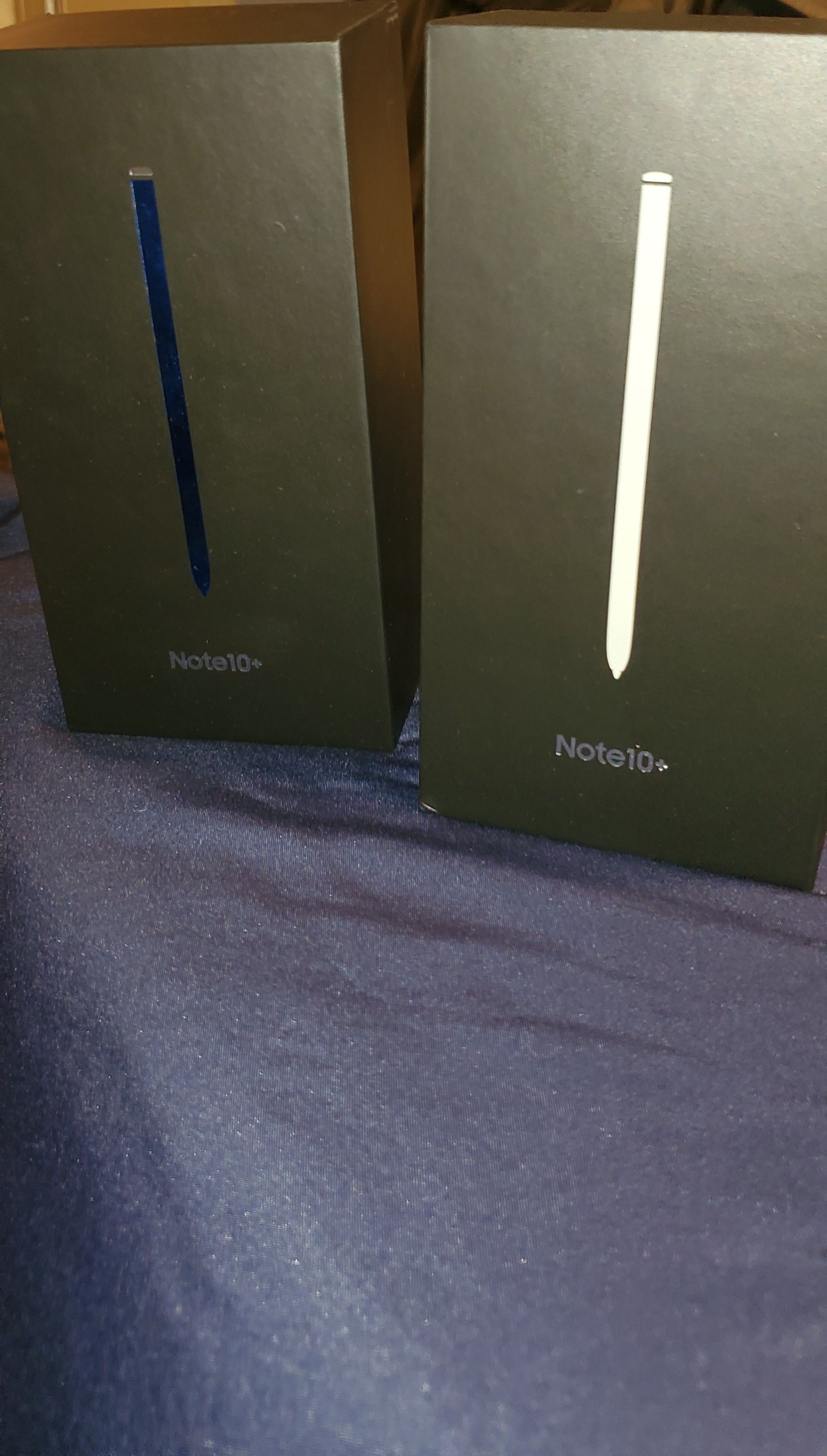 SAMSUNG GALAXY NOTE 10 + FULLY UNLOCKED DIRECTLY FROM SAMSUNG USE ON ANY CARRIER COLOR:WHITE AND BLUE IN STOCK. SEALED BOX NEVER OPENED