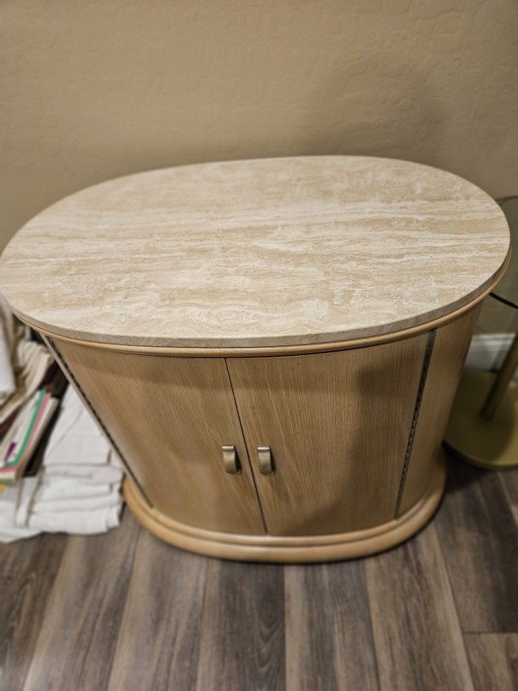 Thomasville Furniture, Like New - Oval Accent Cabinet w/beautiful Marble Top