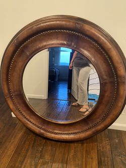 Leather Round Mirror 5x5