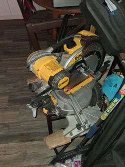 Dewalt compound mitre saw