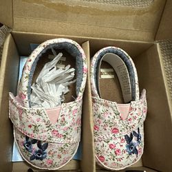 TOMS Shoes Flowery Girl Toddler Size 4