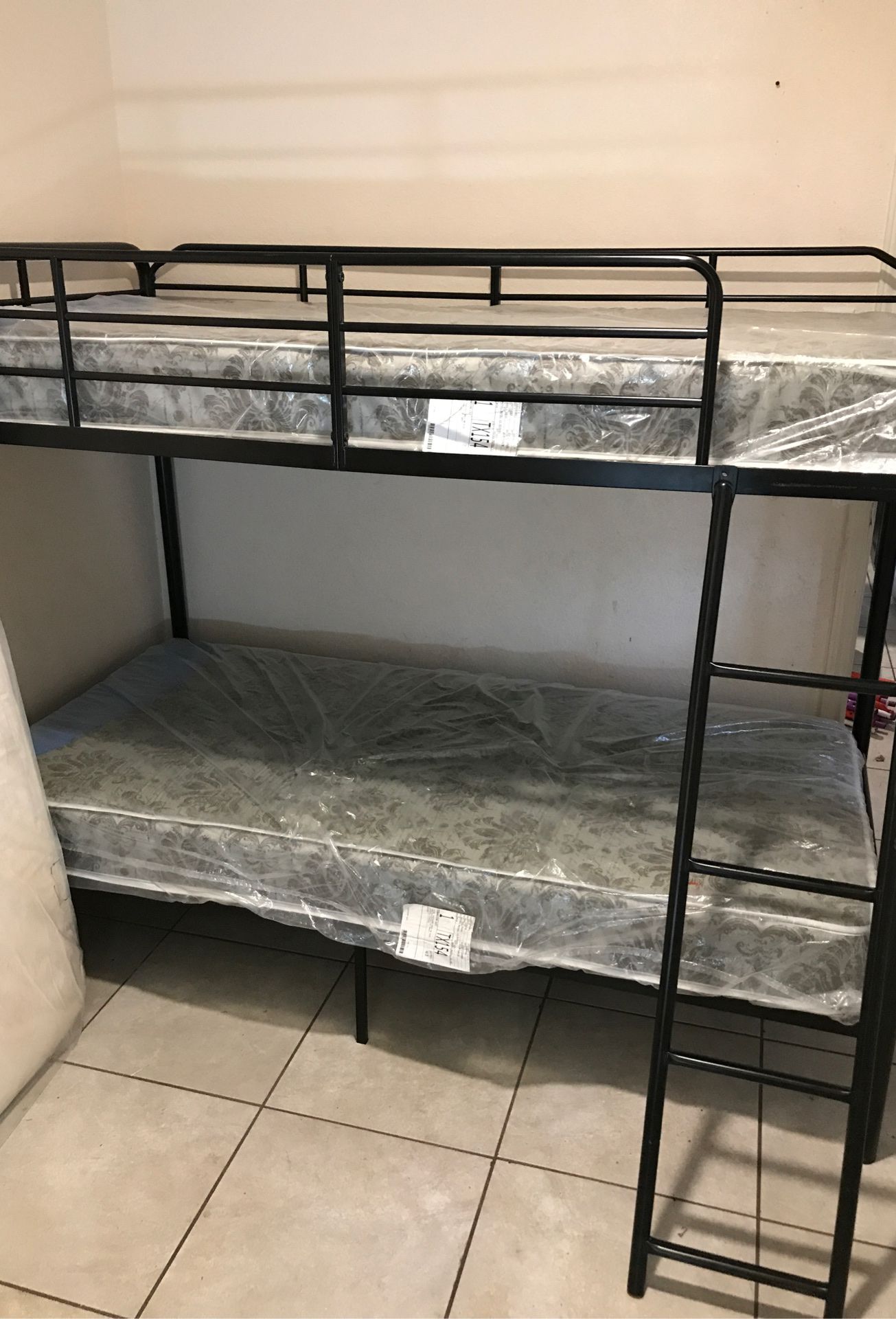 Twin bunk bed for kids not teens and full mattress