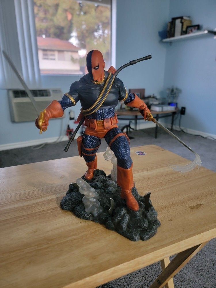Deathstroke Diamond Select DC Gallary Pvc Figures